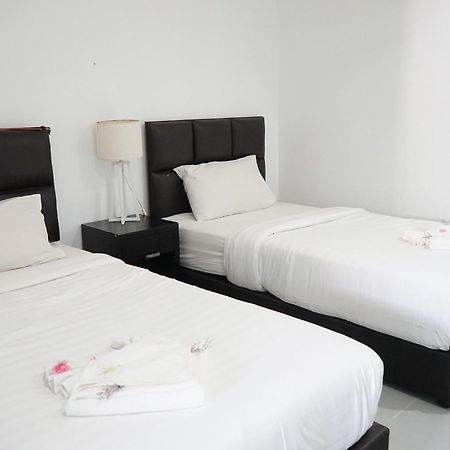 Chaiyai River Front Hotel Sichon Bagian luar foto