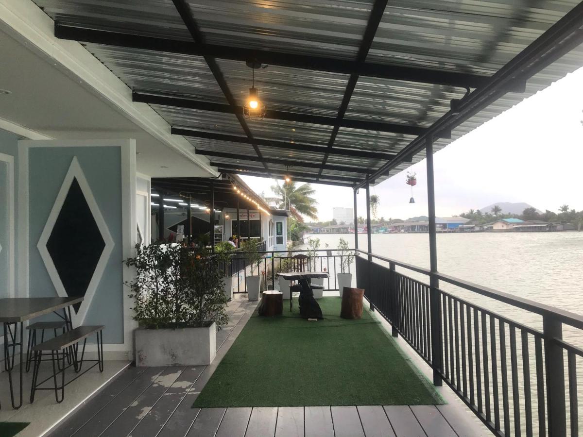 Chaiyai River Front Hotel Sichon Bagian luar foto