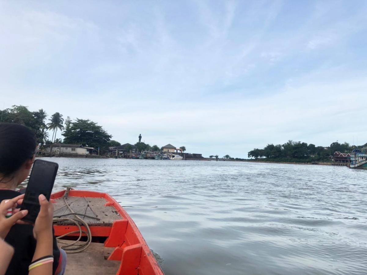 Chaiyai River Front Hotel Sichon Bagian luar foto