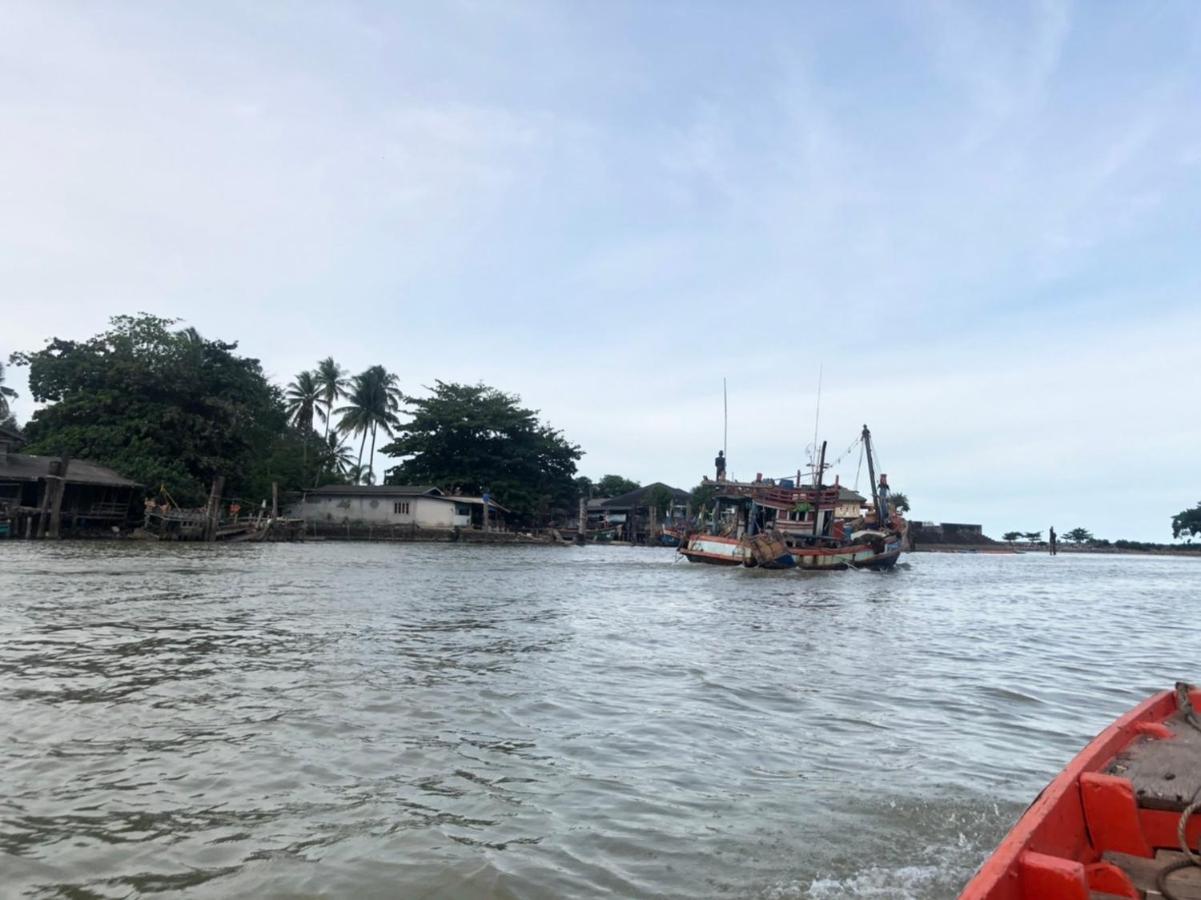 Chaiyai River Front Hotel Sichon Bagian luar foto
