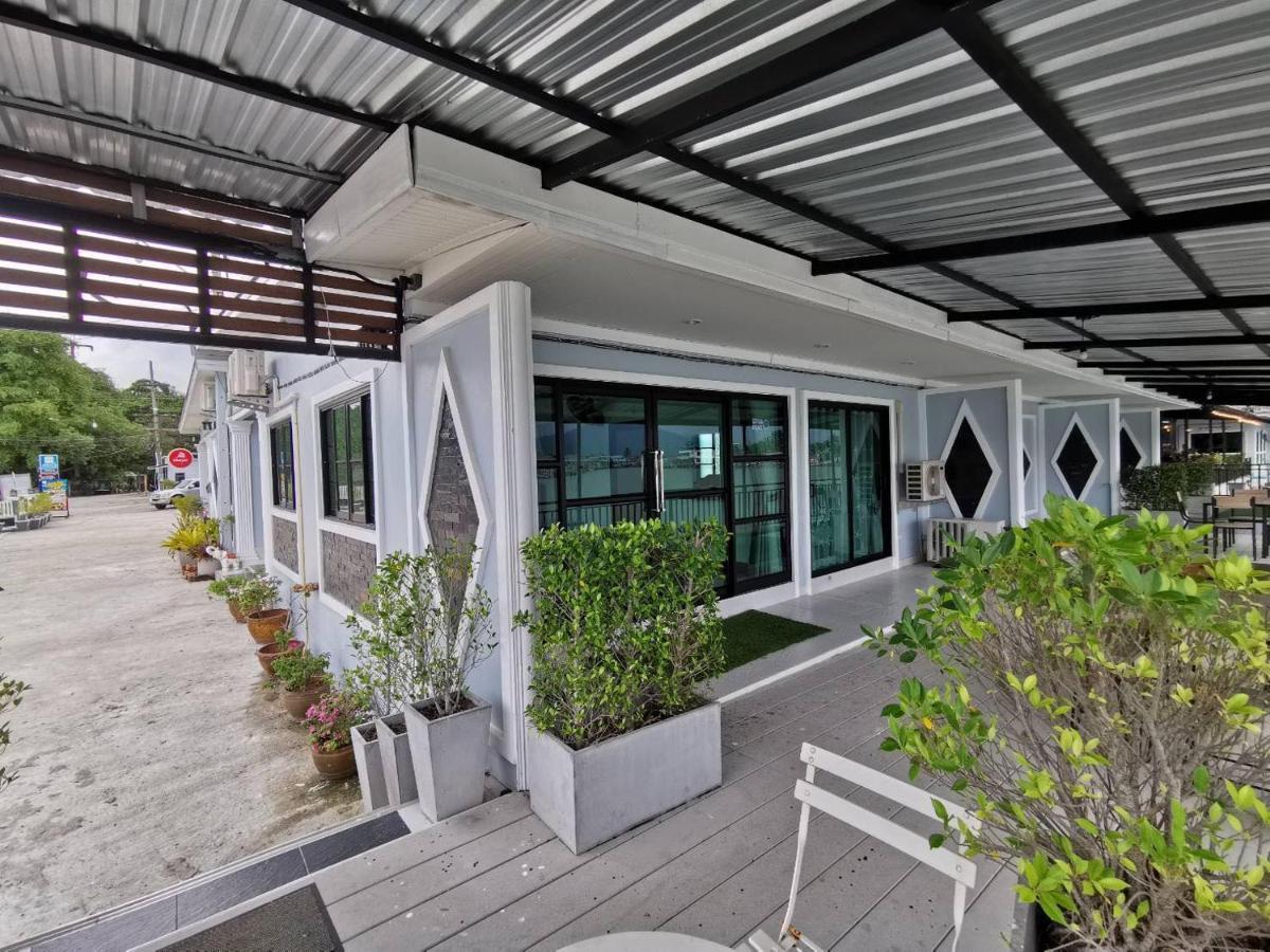 Chaiyai River Front Hotel Sichon Bagian luar foto