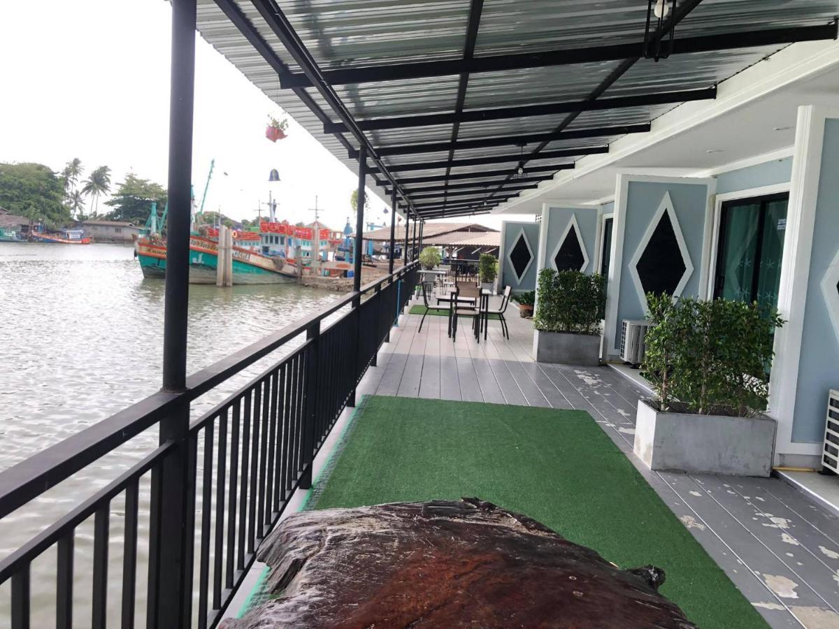 Chaiyai River Front Hotel Sichon Bagian luar foto