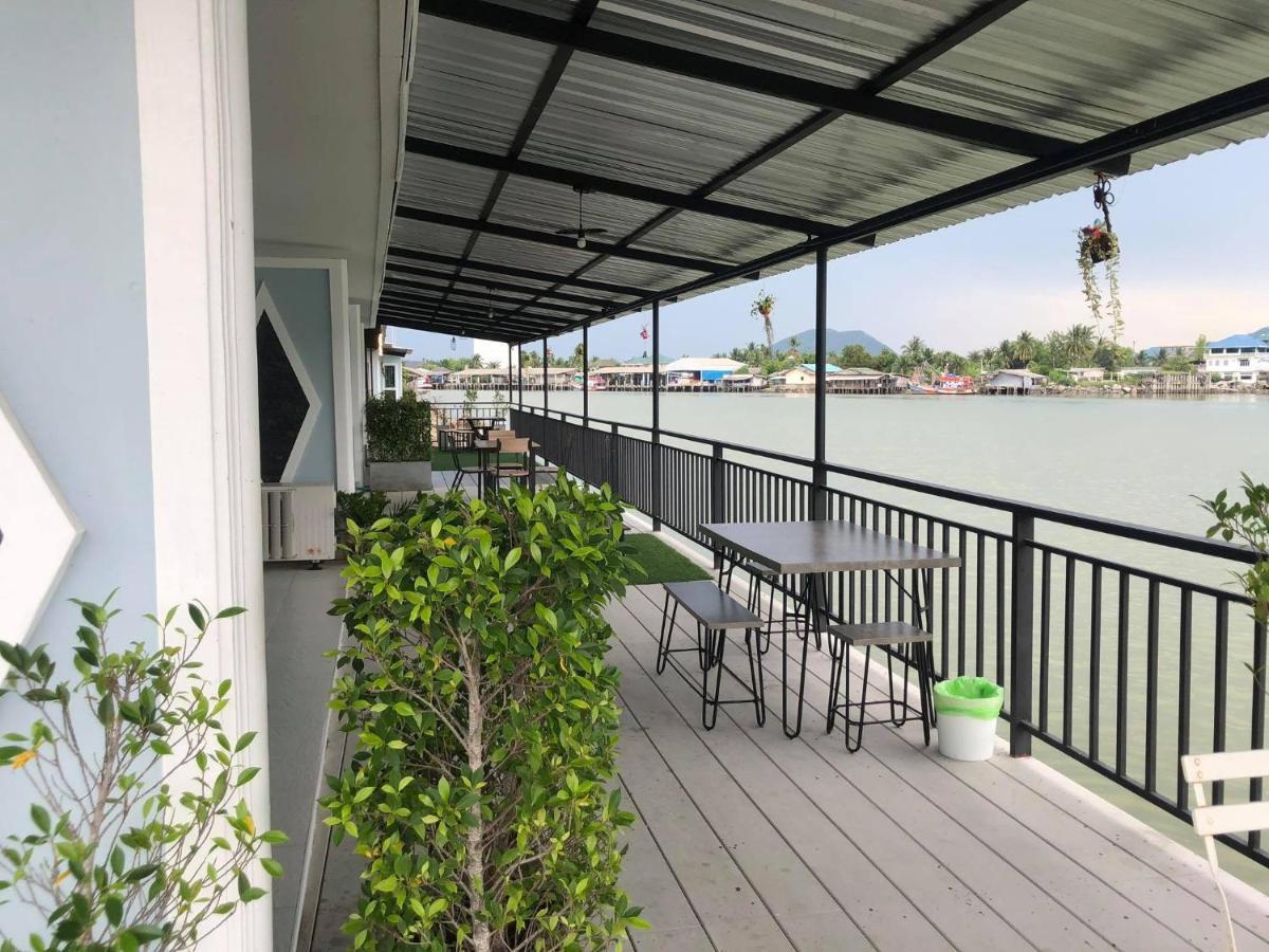 Chaiyai River Front Hotel Sichon Bagian luar foto