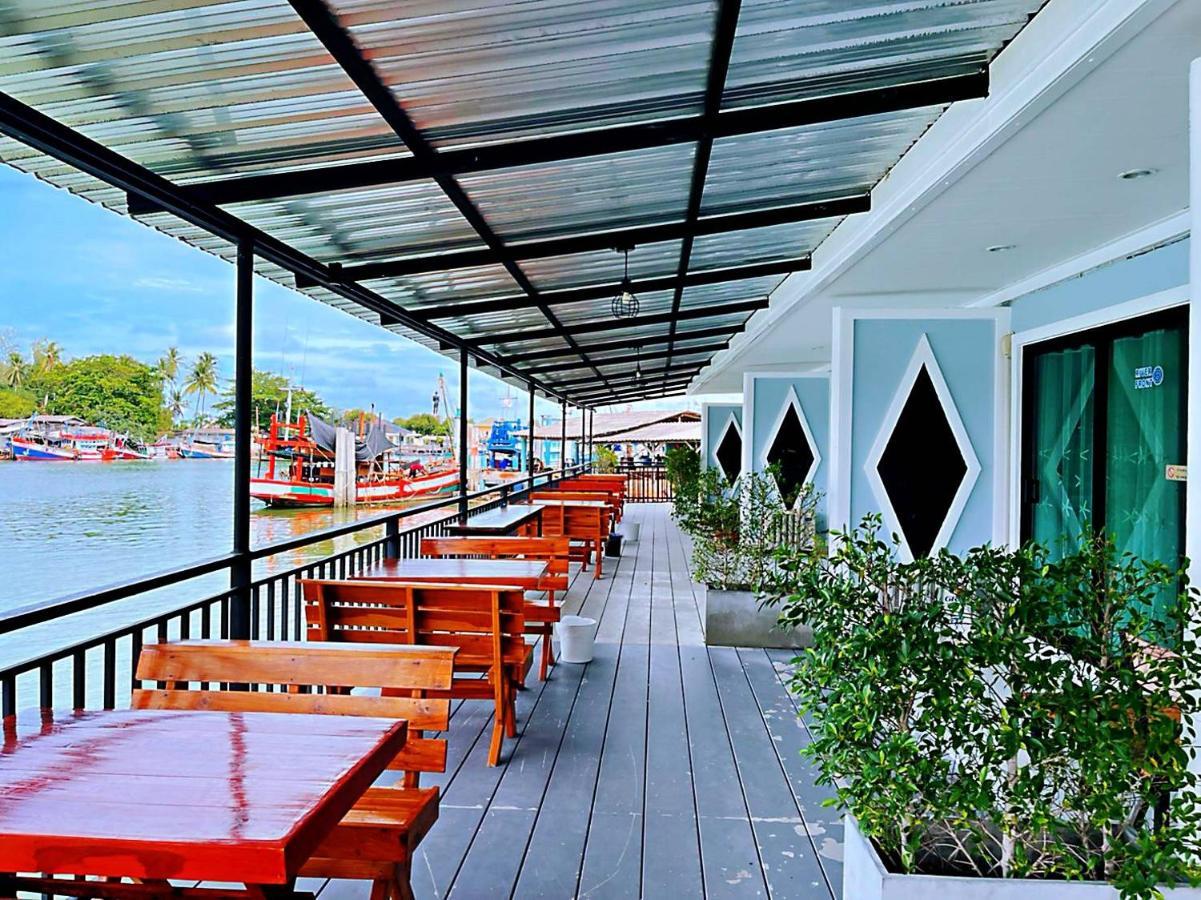 Chaiyai River Front Hotel Sichon Bagian luar foto