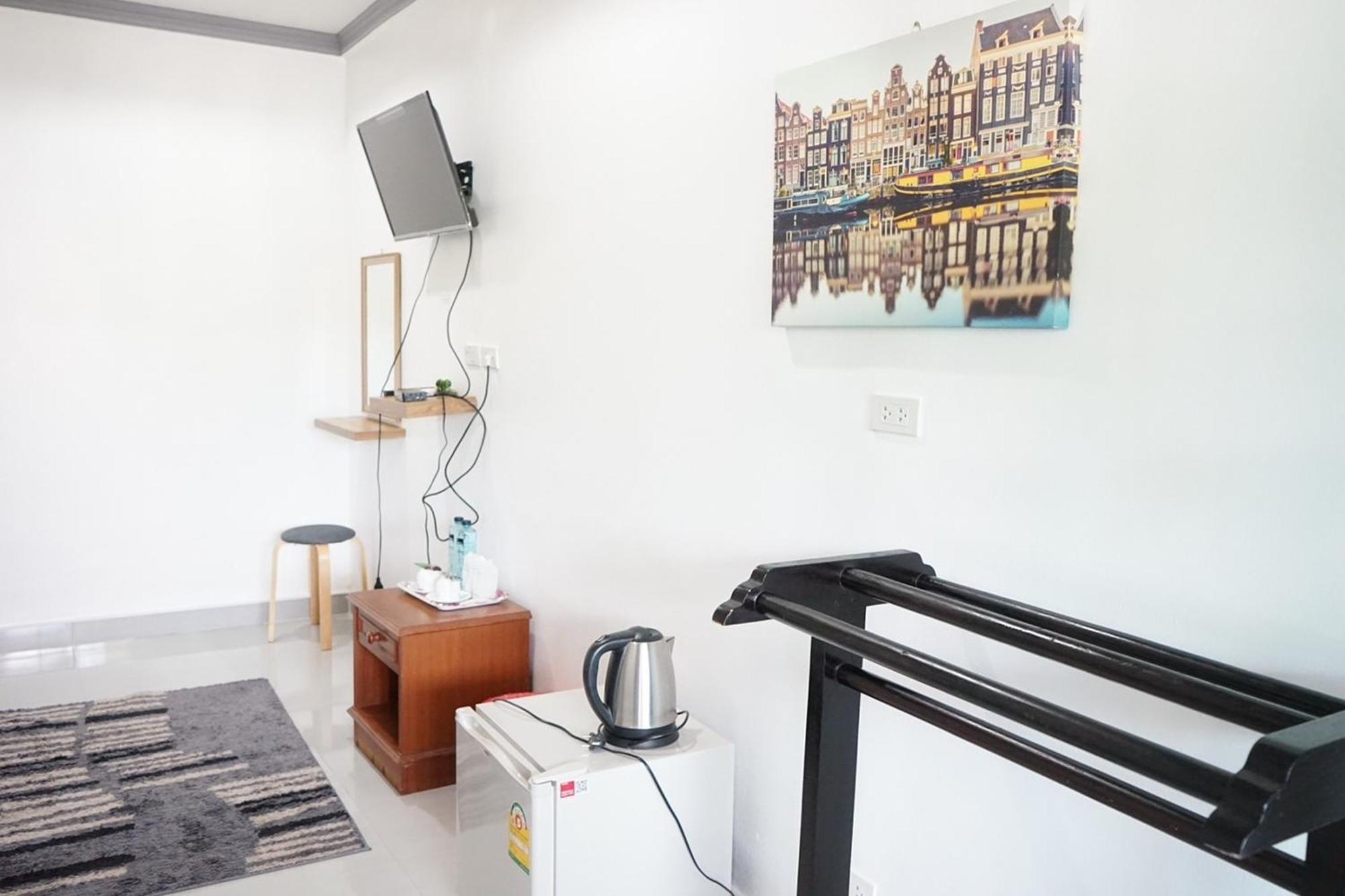 Chaiyai River Front Hotel Sichon Bagian luar foto
