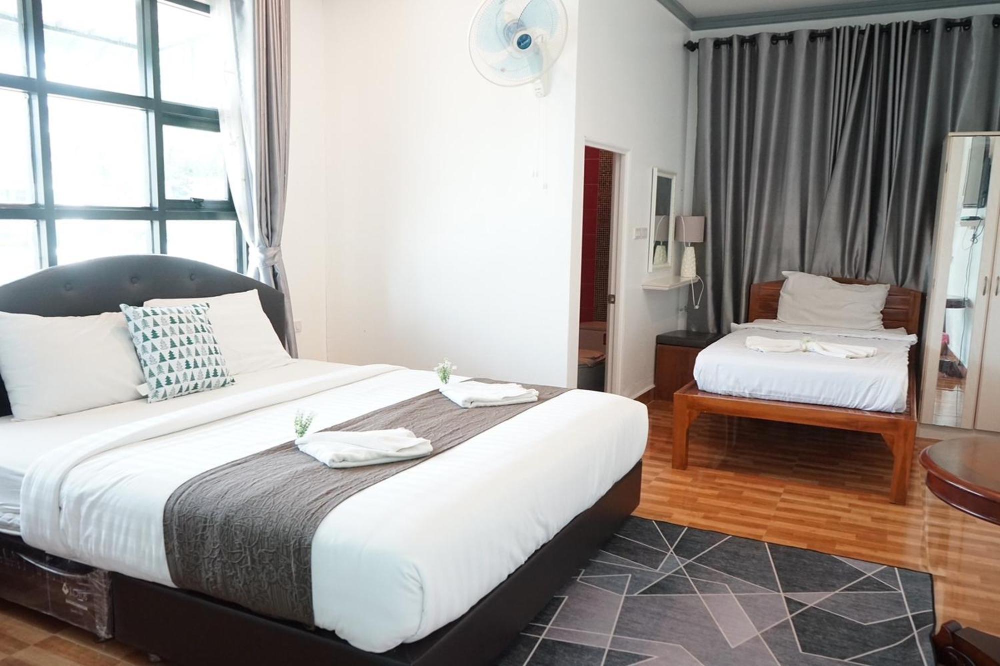 Chaiyai River Front Hotel Sichon Bagian luar foto