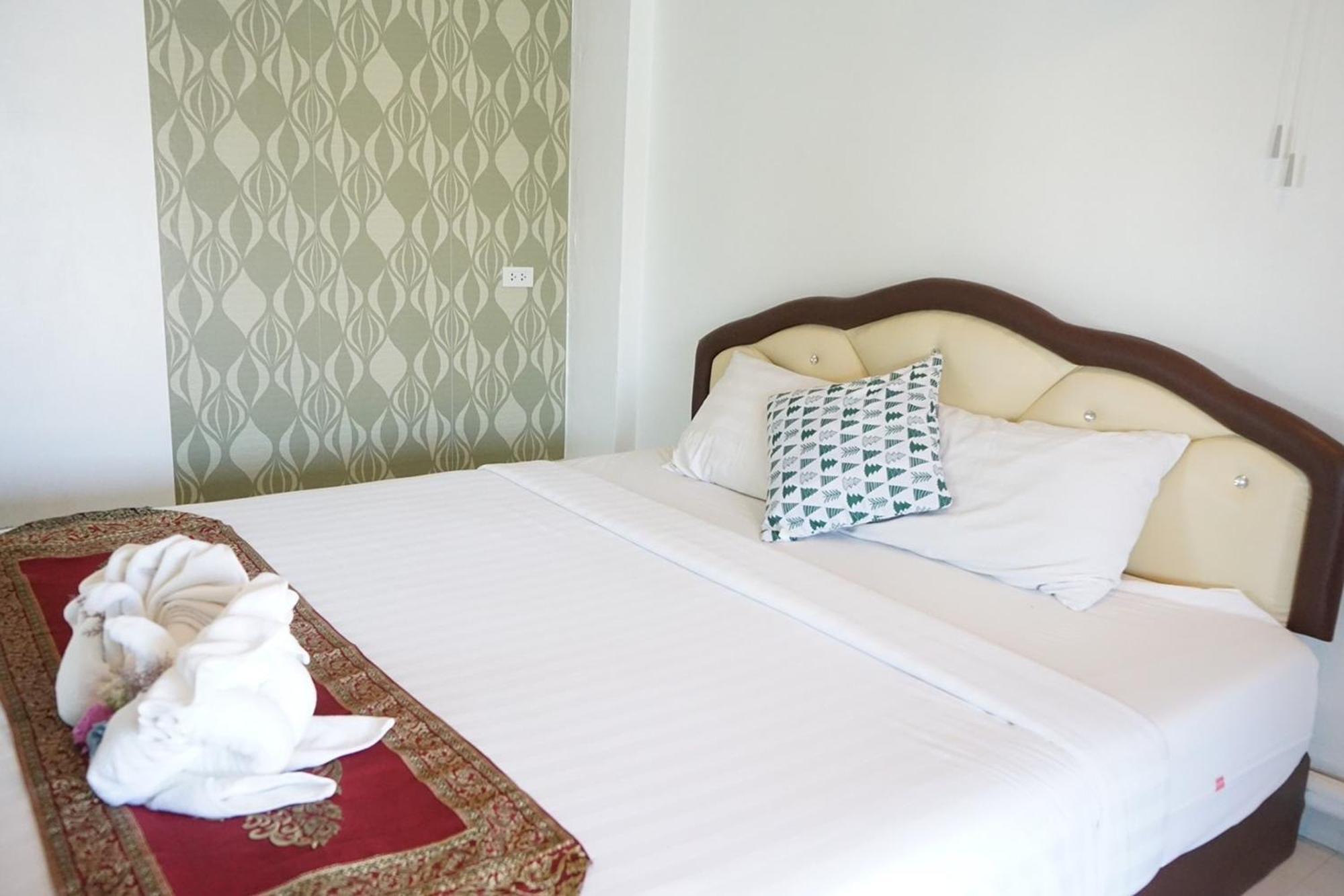 Chaiyai River Front Hotel Sichon Bagian luar foto