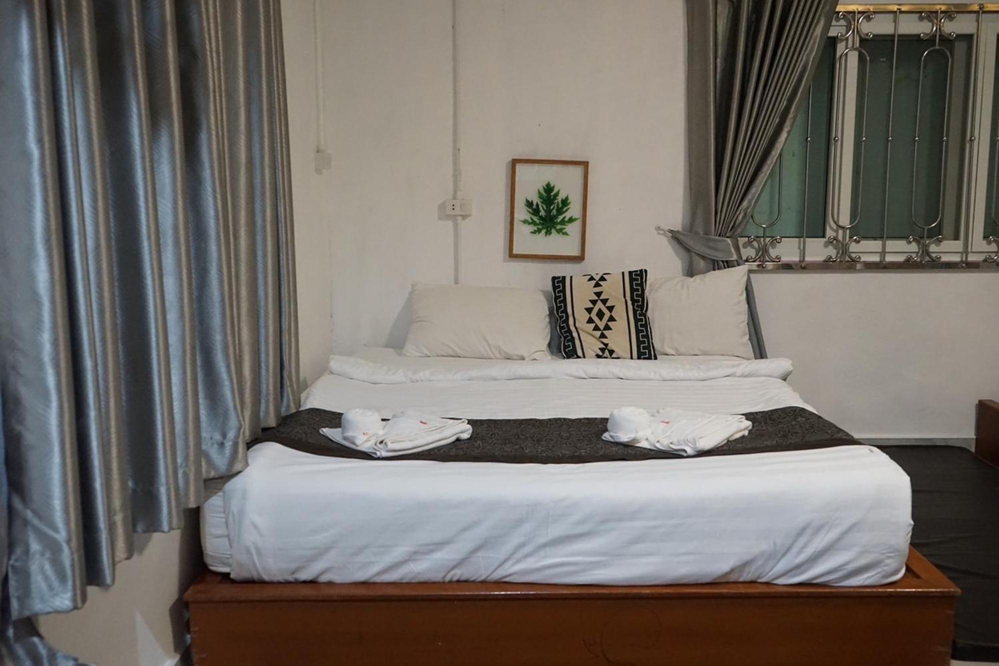 Chaiyai River Front Hotel Sichon Bagian luar foto